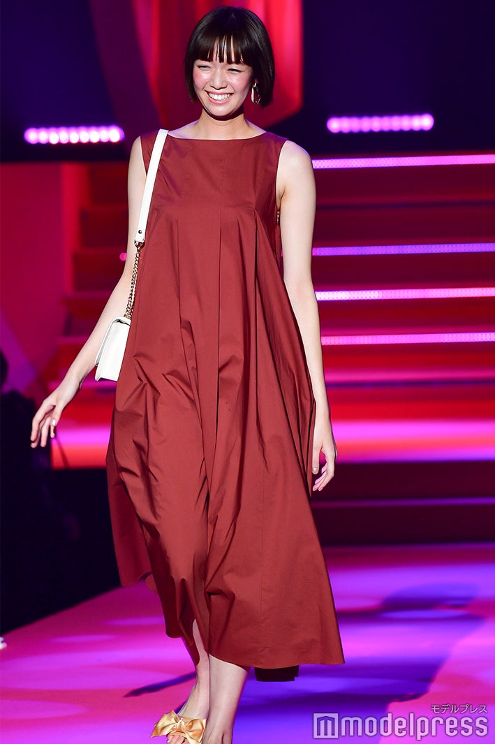 佐藤栞里（C）モデルプレス