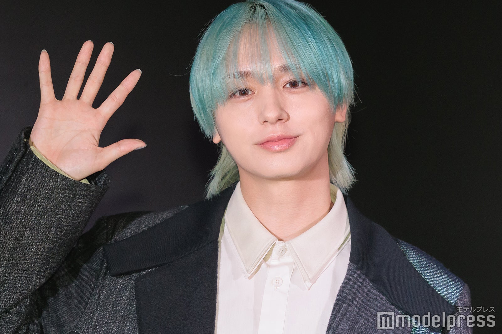 Hey! Say! JUMP伊野尾慧、青髪で雰囲気ガラリ ナレーション収録前にはメンバーと会話