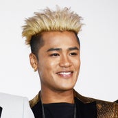 三代目jsb Elly 金 黒のツートンヘアにイメチェン 似合ってる と絶賛の声 モデルプレス