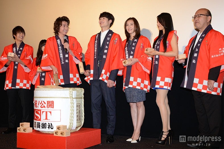 （左より）窪田正孝、志田未来、藤原竜也、岡田将生、瀬戸朝香、芦名星、佐藤東弥監督