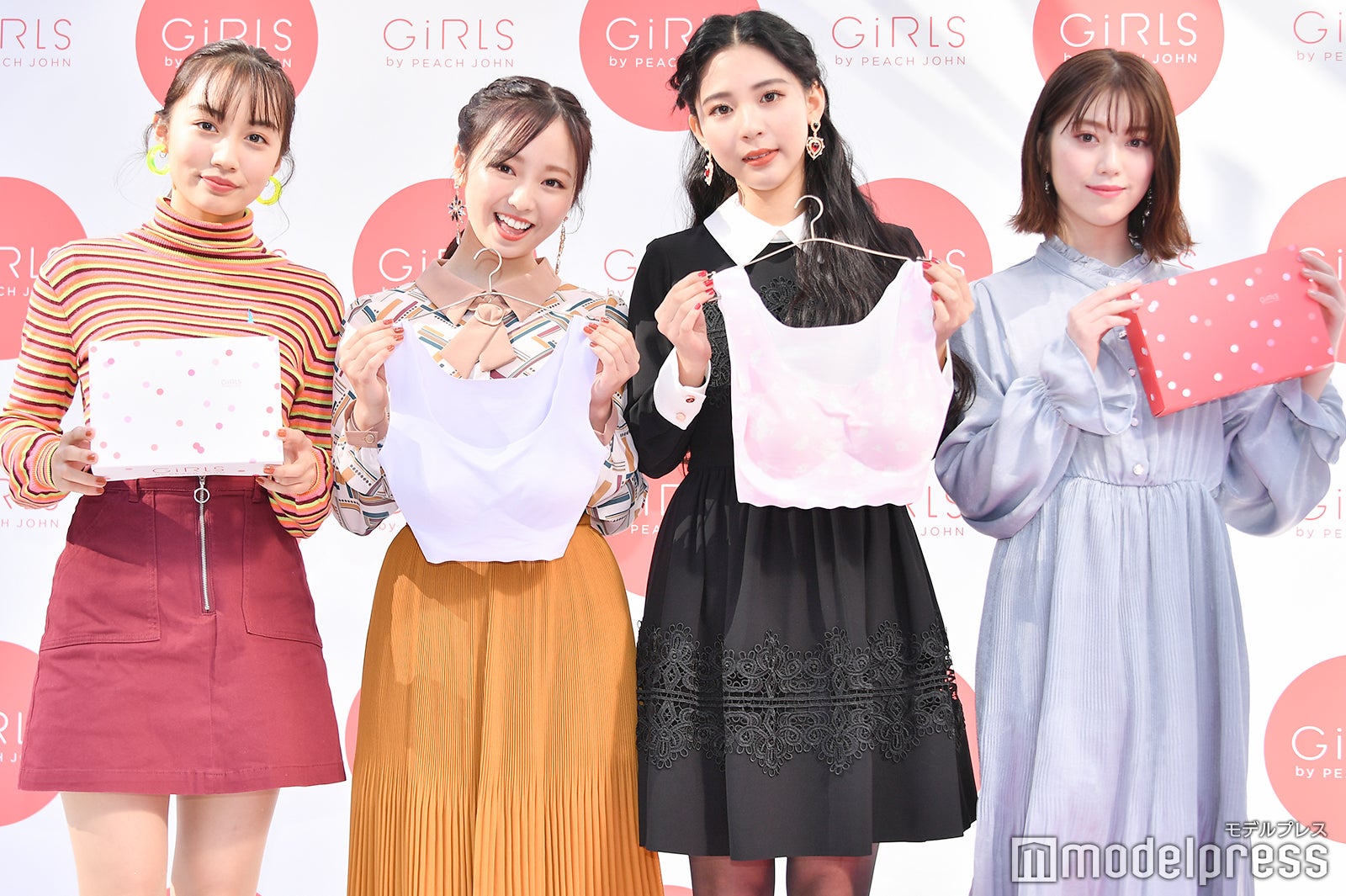 （左から）黒木ひかり、今泉佑唯、ミチ、中野恵那（C）モデルプレス