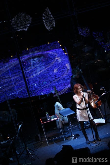「MTV Unplugged」に出演したBENI