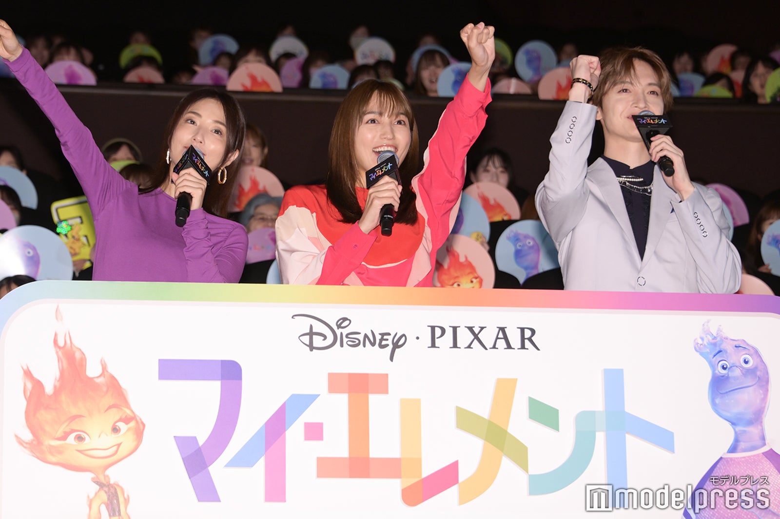 （左から）MEGUMI、川口春奈、玉森裕太（C）モデルプレス