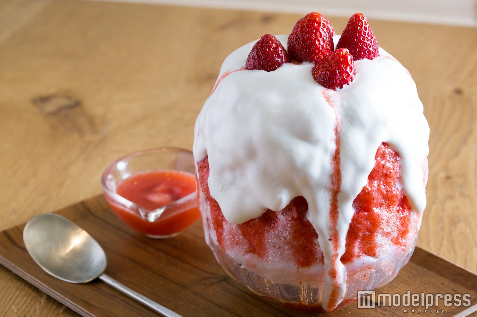 氷屋ぴぃす／フレッシュないちごをたっぷり使った「ふわふわWストロベリー」1,000円／（C）モデルプレス