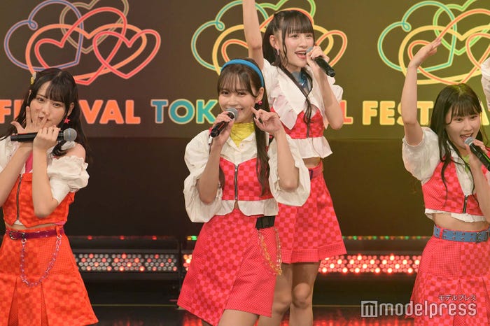 =LOVE (C)モデルプレス