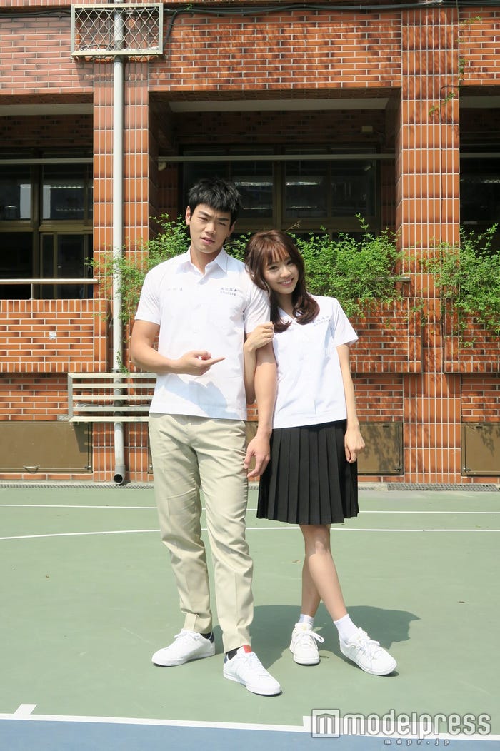 池端レイナ(右)(画像提供:所属事務所)