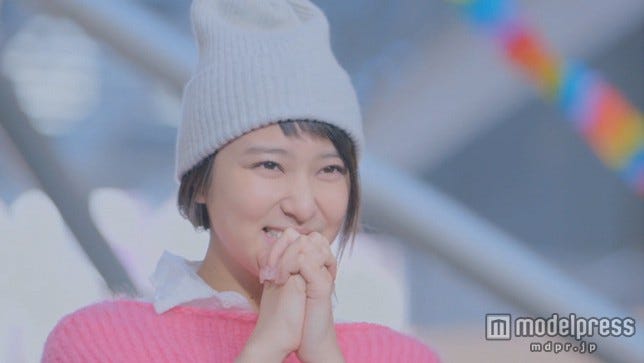 逆バンジージャンプをするかどうかの判定待ちでドキドキする武井咲/NEC新TVCM「LaVie CHALLENGE!!」篇より【モデルプレス】