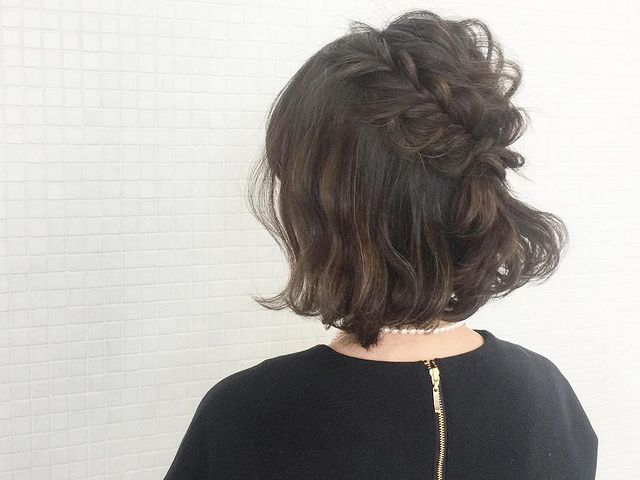 結婚式のお呼ばれヘアは上品なハーフアップで マナーを守った大人おしゃれな髪型 モデルプレス