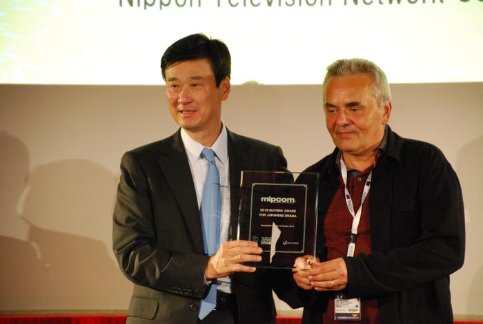 日本テレビ・廣瀨健一取締役、審査員長ドラガン・ペトロビッチ氏(画像提供:日本テレビ)