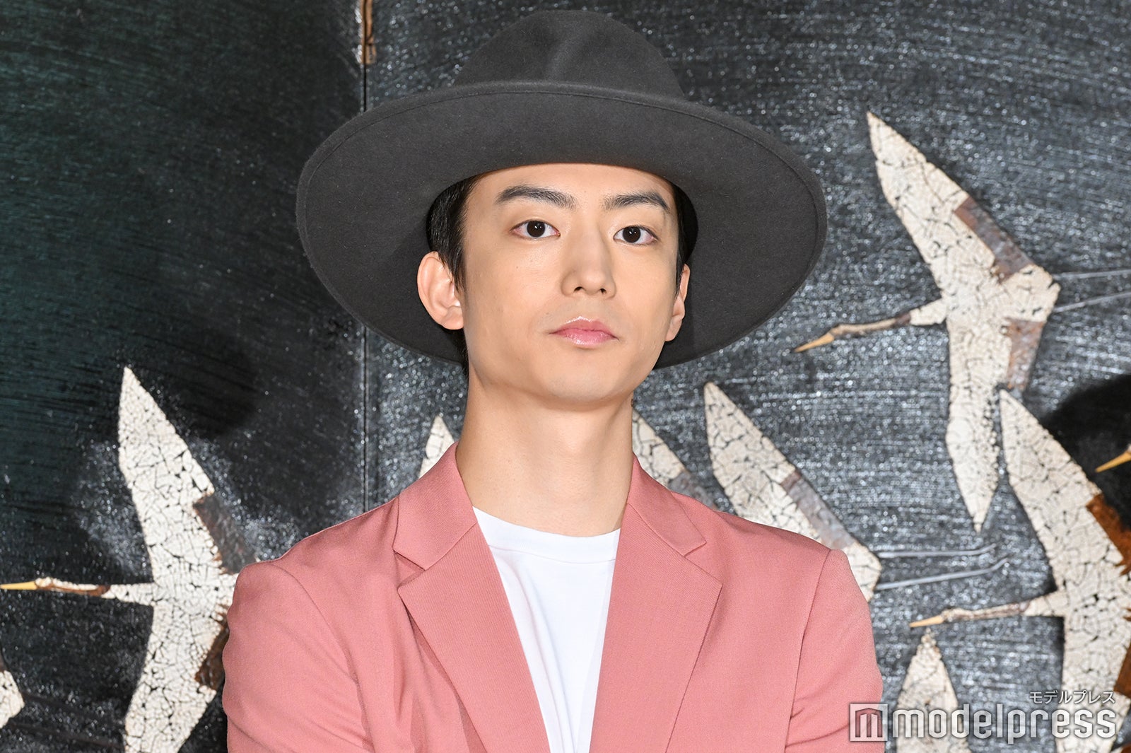 伊藤健太郎、筧美和子から絶賛され報道陣にアピール「ここ使って