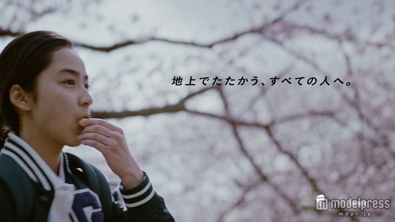 平祐奈／TVCM「旅するカロリーメイト」篇より