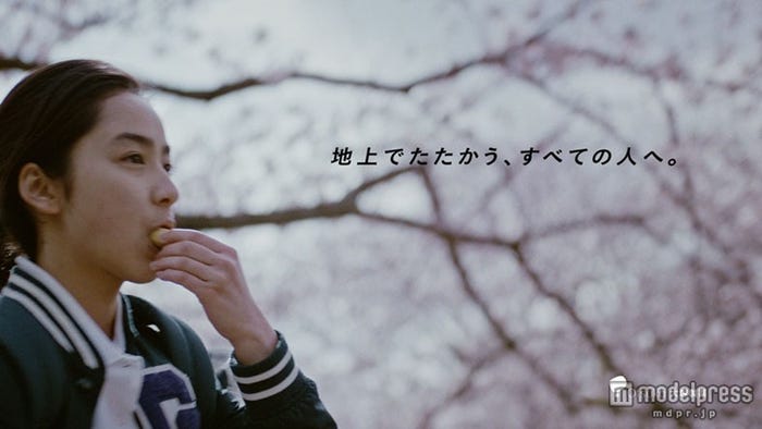 平祐奈/TVCM「旅するカロリーメイト」篇より