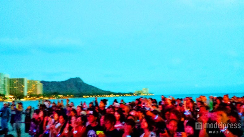 「ハワイアン・メイ！コレクション 2013」会場近くのビーチから望むダイヤモンドヘッド