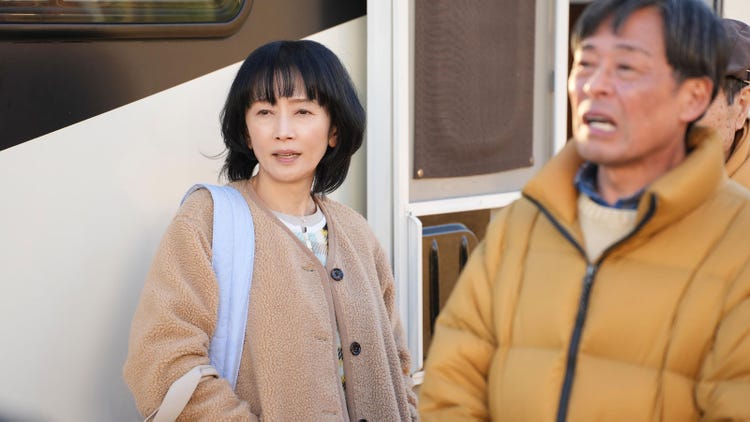 麻生祐未　闇バイト家族 画像8/13) ＜闇バイト家族 第6話＞家族5人、死体発見 謎の一家と荷物すり替わりでピンチ - モデルプレス