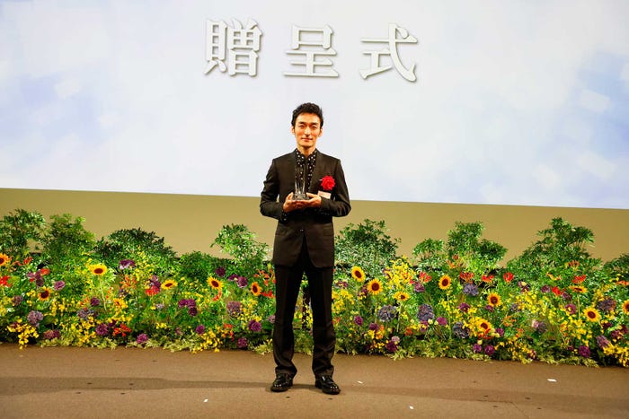 草なぎ剛(提供写真)