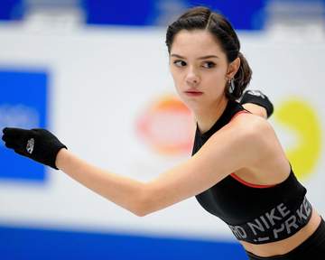 「やっぱりスタイルすごいわ」五輪から8年、フィギュア人気美女の結婚式姿に反響 イケメンダンサーの夫と純白ドレスで幸せいっぱい「めちゃくちゃ美しい」