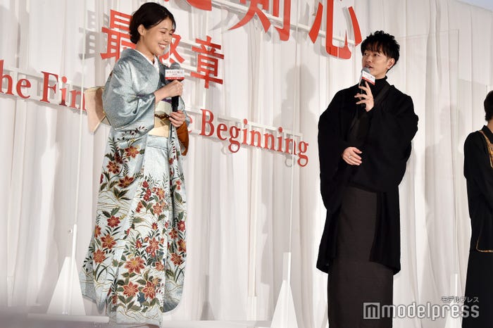 有村架純、佐藤健(C)モデルプレス