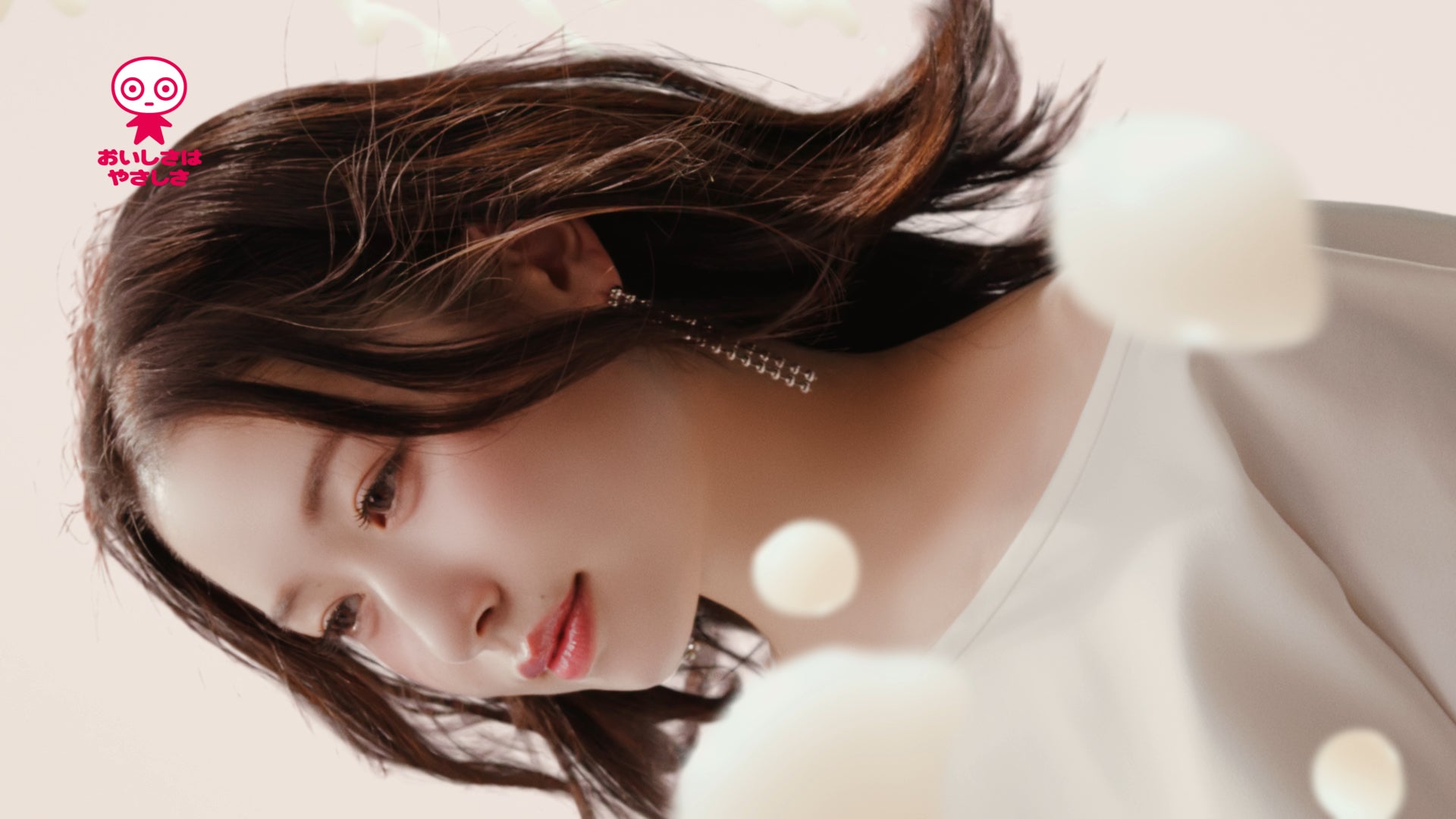 ME:I／新CM「特濃ワンダーランド 特濃ミルク」篇より（提供写真）