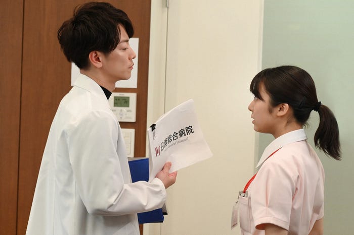 佐藤健、上白石萌音/「恋はつづくよどこまでも」第4話より(C)TBS