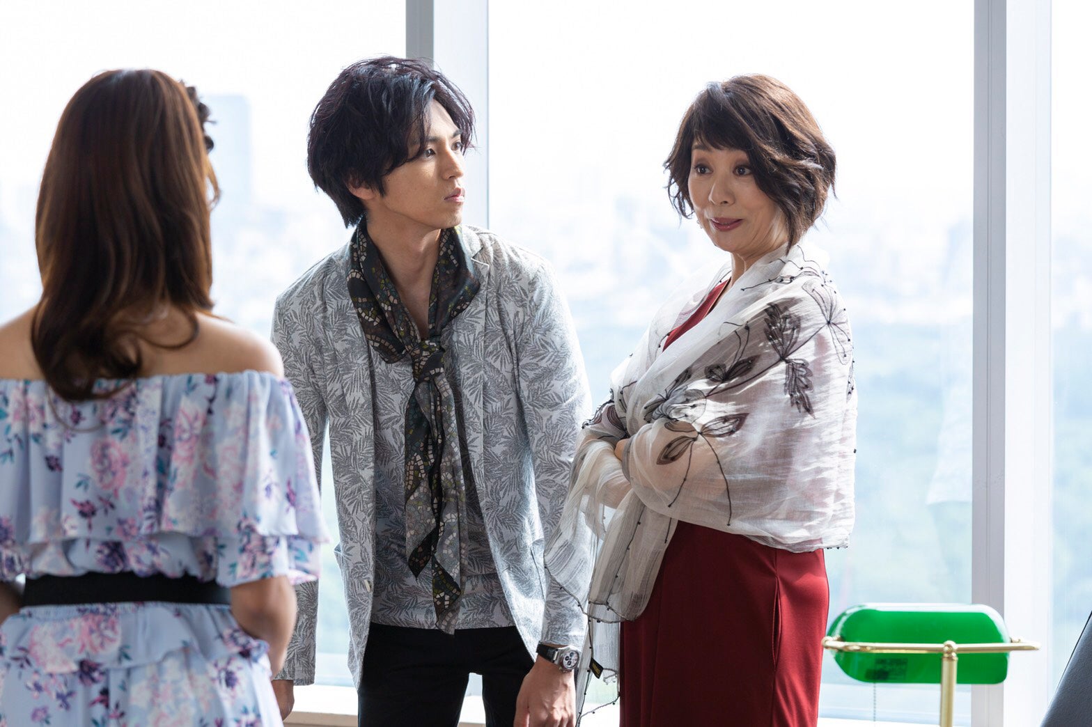 桐山漣、片平なぎさ／「探偵が早すぎる」第5話より（提供写真）