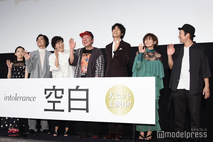 (左から)伊東蒼、藤原季節、寺島しのぶ、古田新太、松坂桃李、田畑智子、????田恵輔監督