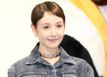 「お人形さんみたい」「思わず目が覚めました♥」トリンドル玲奈 衝撃イメチェン金髪姿に驚きの声
