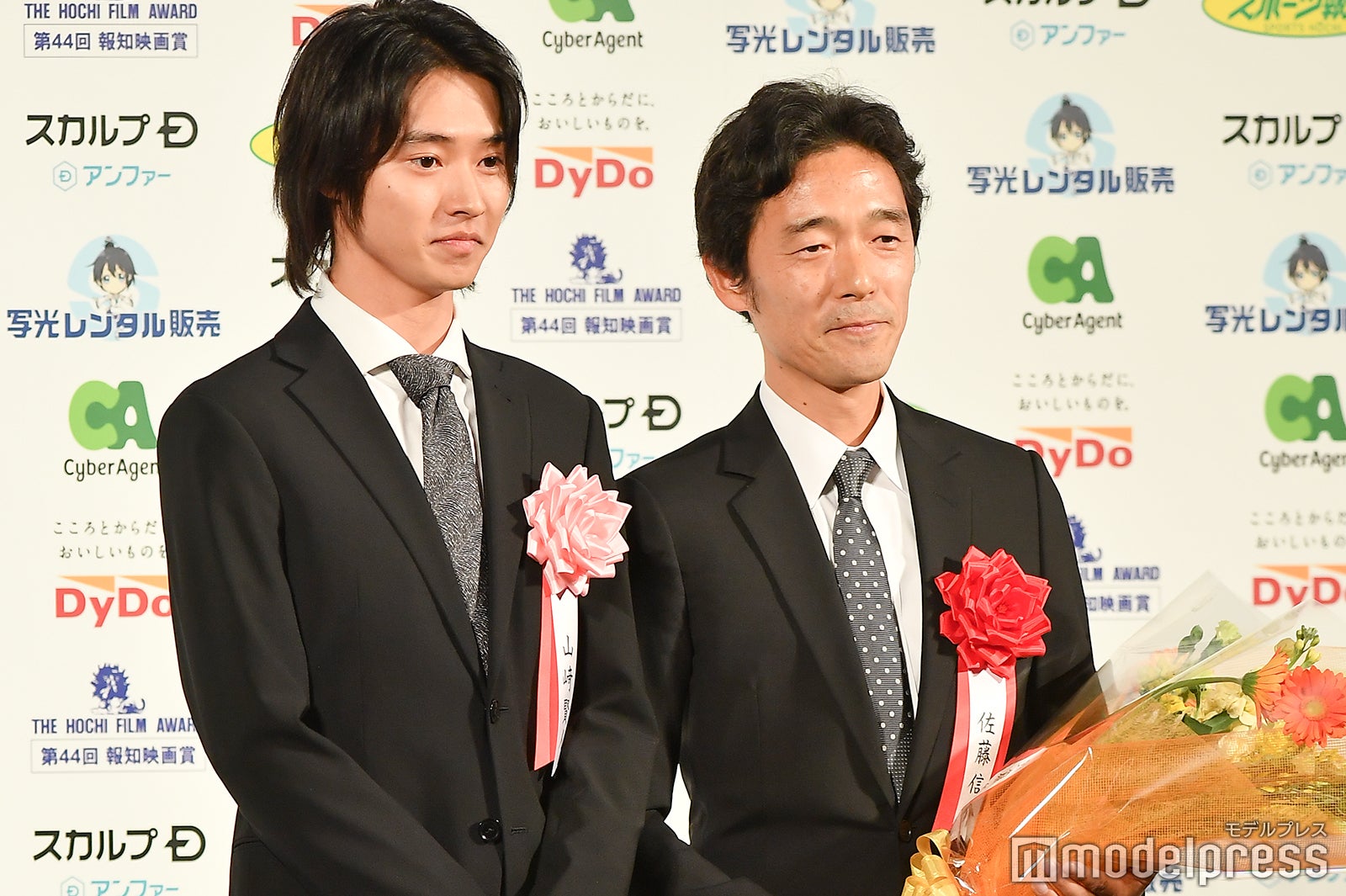 山崎賢人、佐藤信介監督 （C）モデルプレス