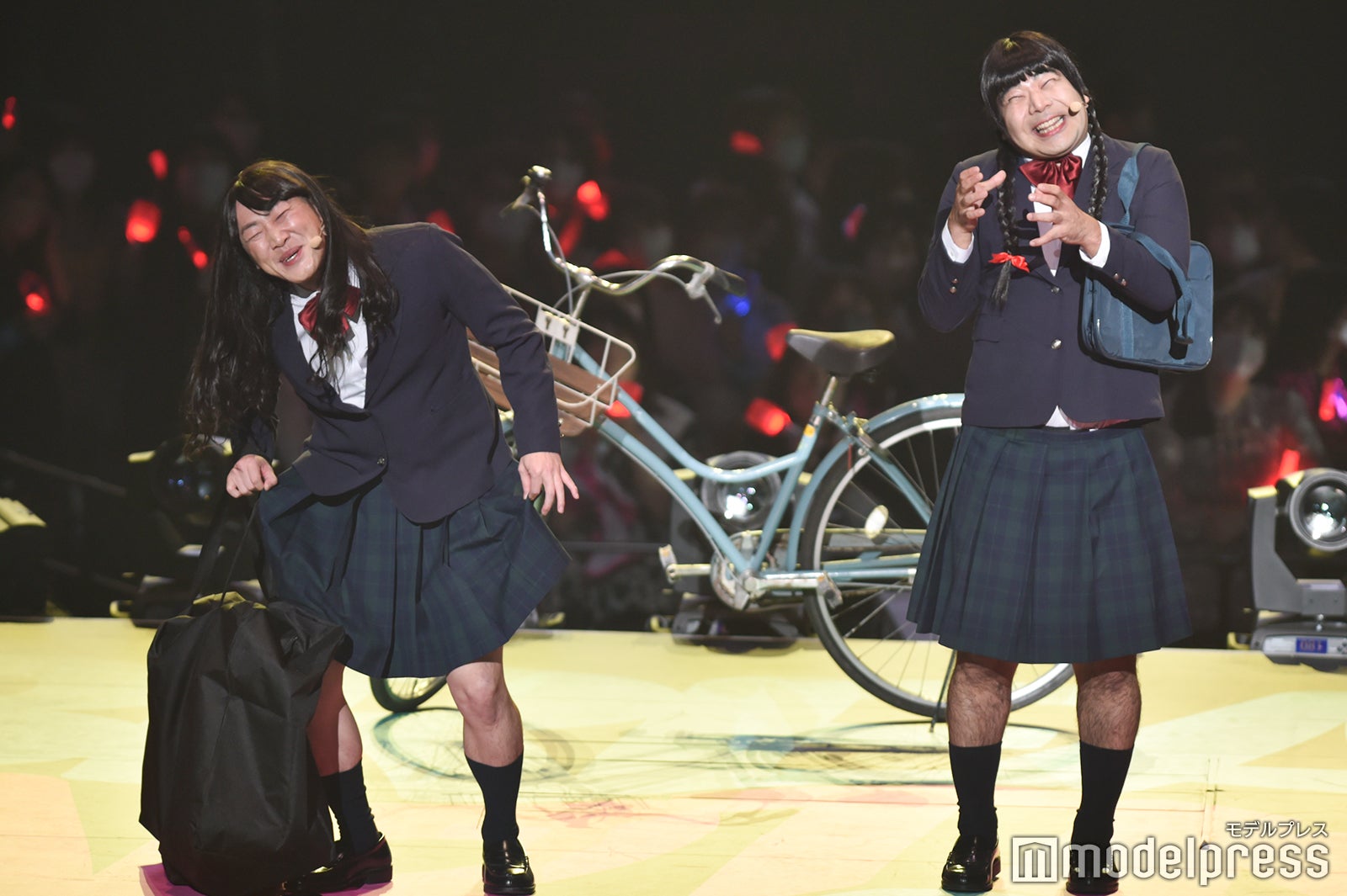 JKボンバーズ「『有吉の壁』Break Artist Live’22」（C）モデルプレス