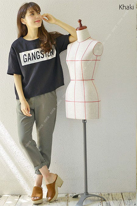 サラッとした着心地の大人クロップドパンツ「coca」2,690円(税込)