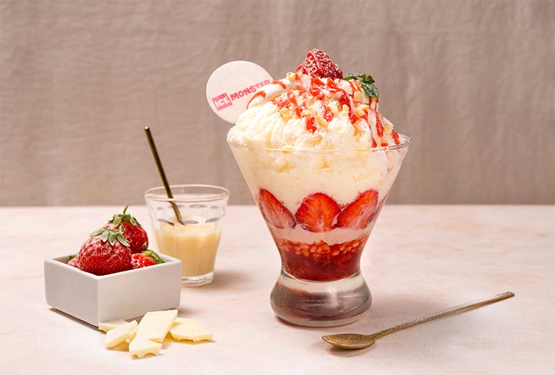 アイスモンスター「ストロベリーホワイトチョコかき氷パフェ」史上初のパフェ仕立て