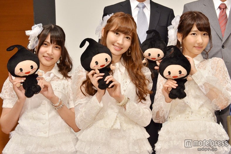 左から：入山杏奈、小嶋陽菜、柏木由紀