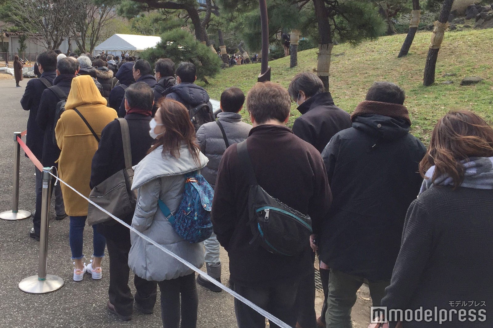 整理券を求める人が長蛇の列を作った（C）モデルプレス