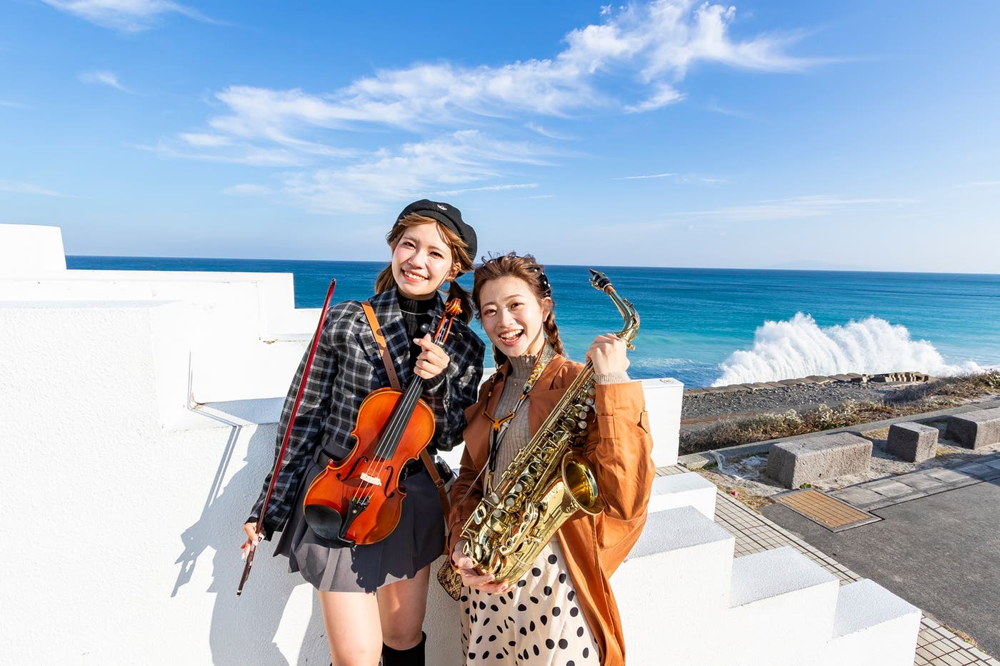 波しぶきが上がる瞬間を狙ってパシャリ(提供写真)