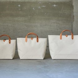 シンプルに見えてこだわりアリ!上質素材の使いやすい帆布バッグ特集