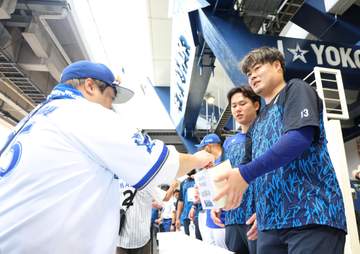 DeNA・伊勢 汗ぬぐい熊本地震の募金活動 故郷思い「心意気に感謝」