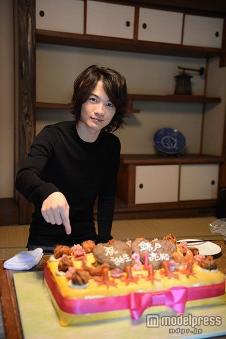 関ジャニ∞錦戸亮、神木隆之介たちの“特製ケーキ”に「何じゃ、これ！？」