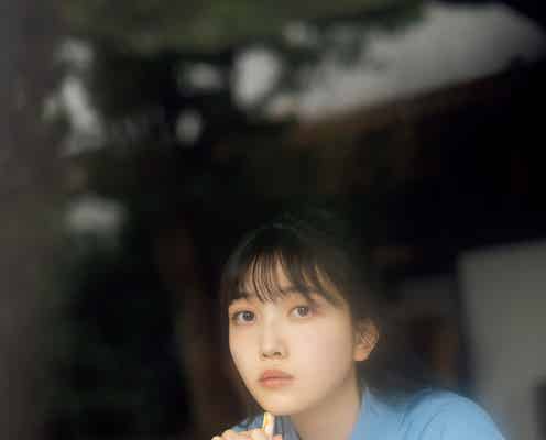 乃木坂46久保史緒里、ノースリーブで美肌輝く ベッドでゴロゴロ姿も公開