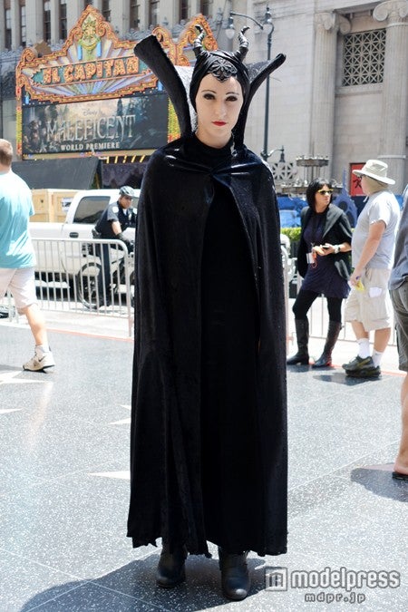 マレフィセントのコスプレに身を包むファンも