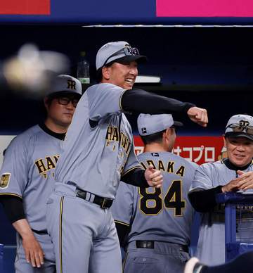 阪神・藤川監督 九回のミラクル逆転劇に興奮「束になってかかっていくことができたし、みんなが連動してくれた」九回に5安打4得点のつながりを評価