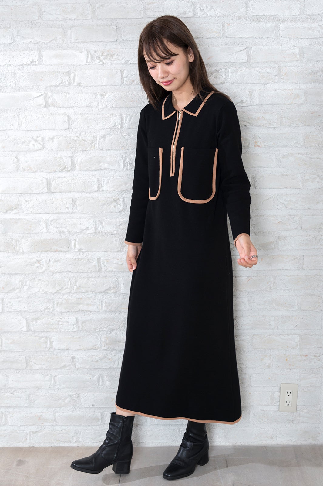 ブラックのワンピースでシックな雰囲気の赤埴さん