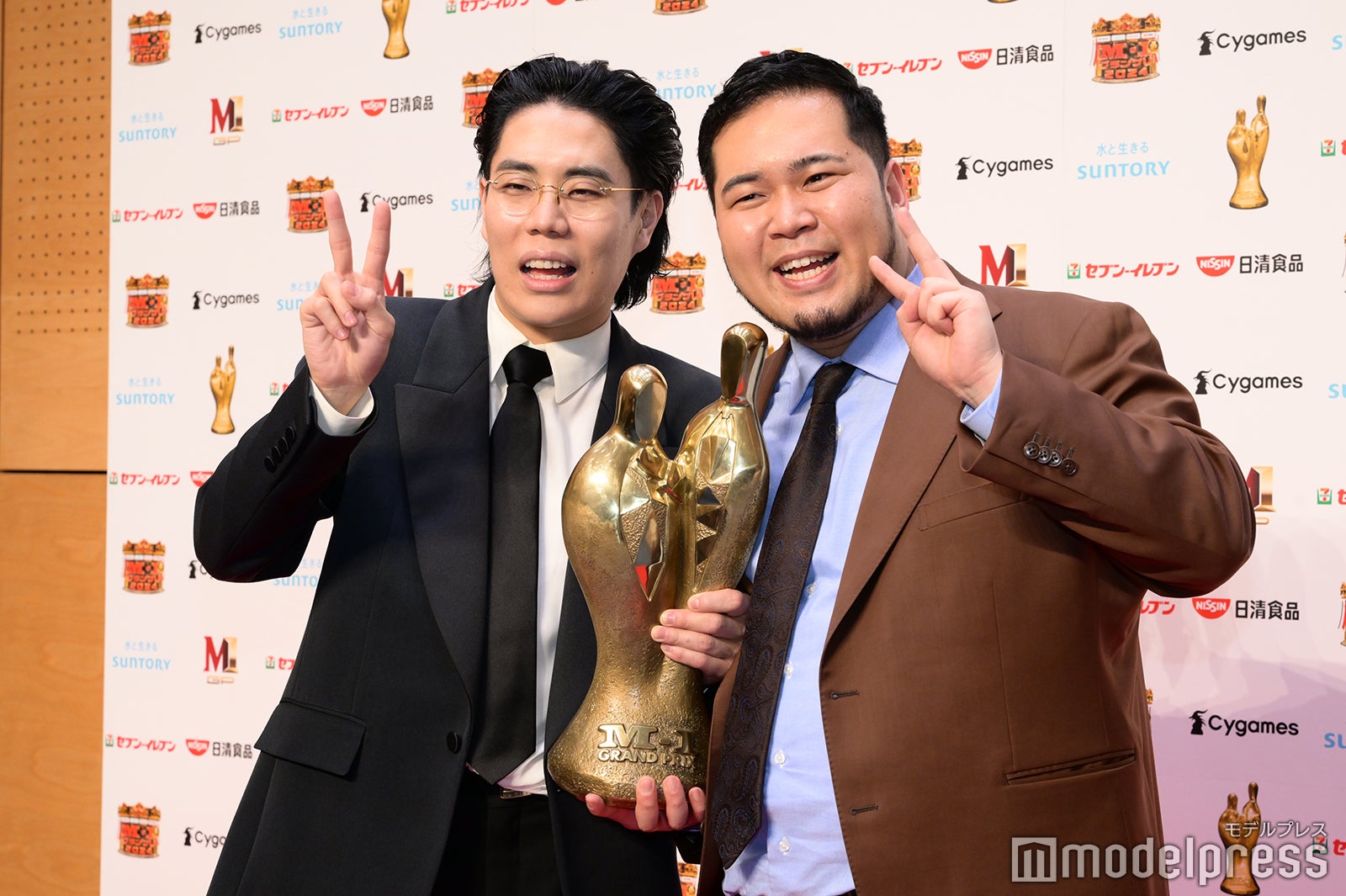 令和ロマン・くるま「M-1」決勝スーツは総額120万円 全身ハイ