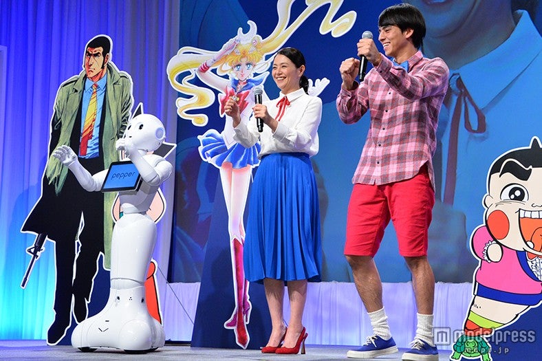 （左から）Pepper、小泉今日子、満島真之介