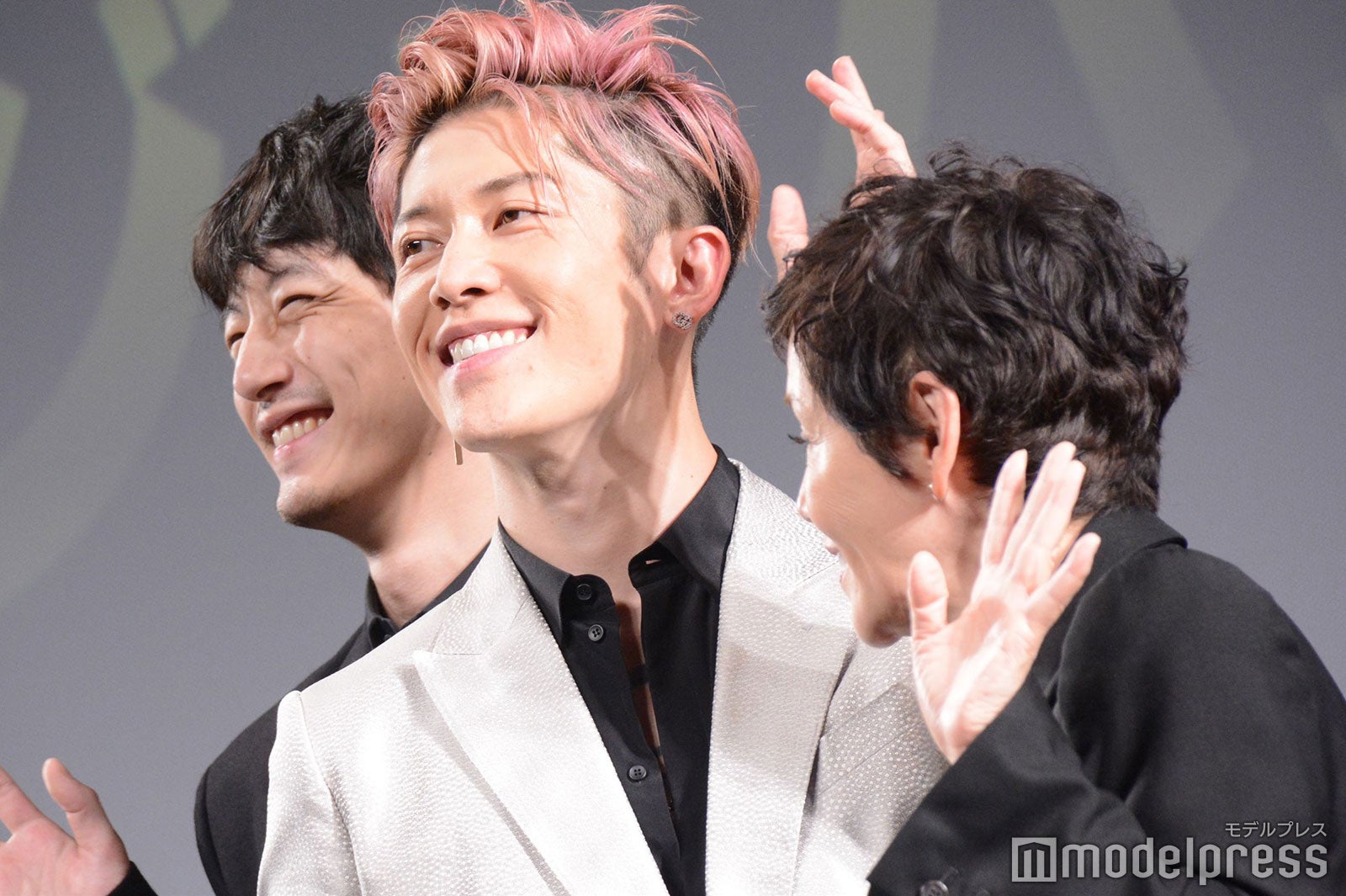 （左から）坂口健太郎、MIYAVI 、大竹しのぶ （C）モデルプレス