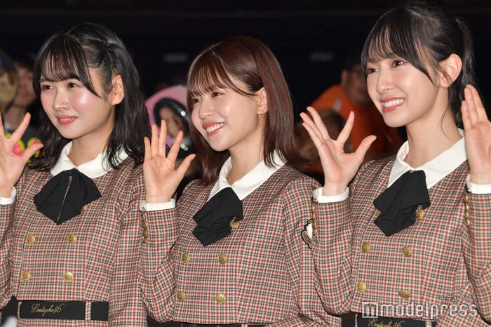 (左から)上村ひなの、松田好花、金村美玖/日向坂46(C)モデルプレス