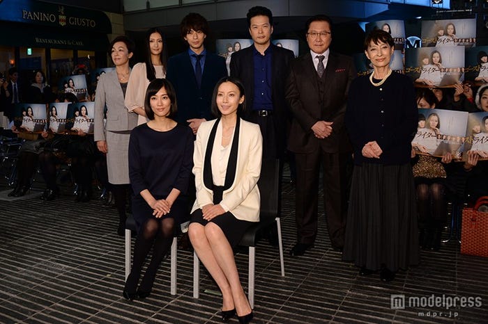 ドラマ「ゴーストライター」記者会見&トークイベントの模様(前列左から)水川あさみ、中谷美紀(後列左から)キムラ緑子、菜々緒、三浦翔平、田中哲司、石橋凌、江波杏子