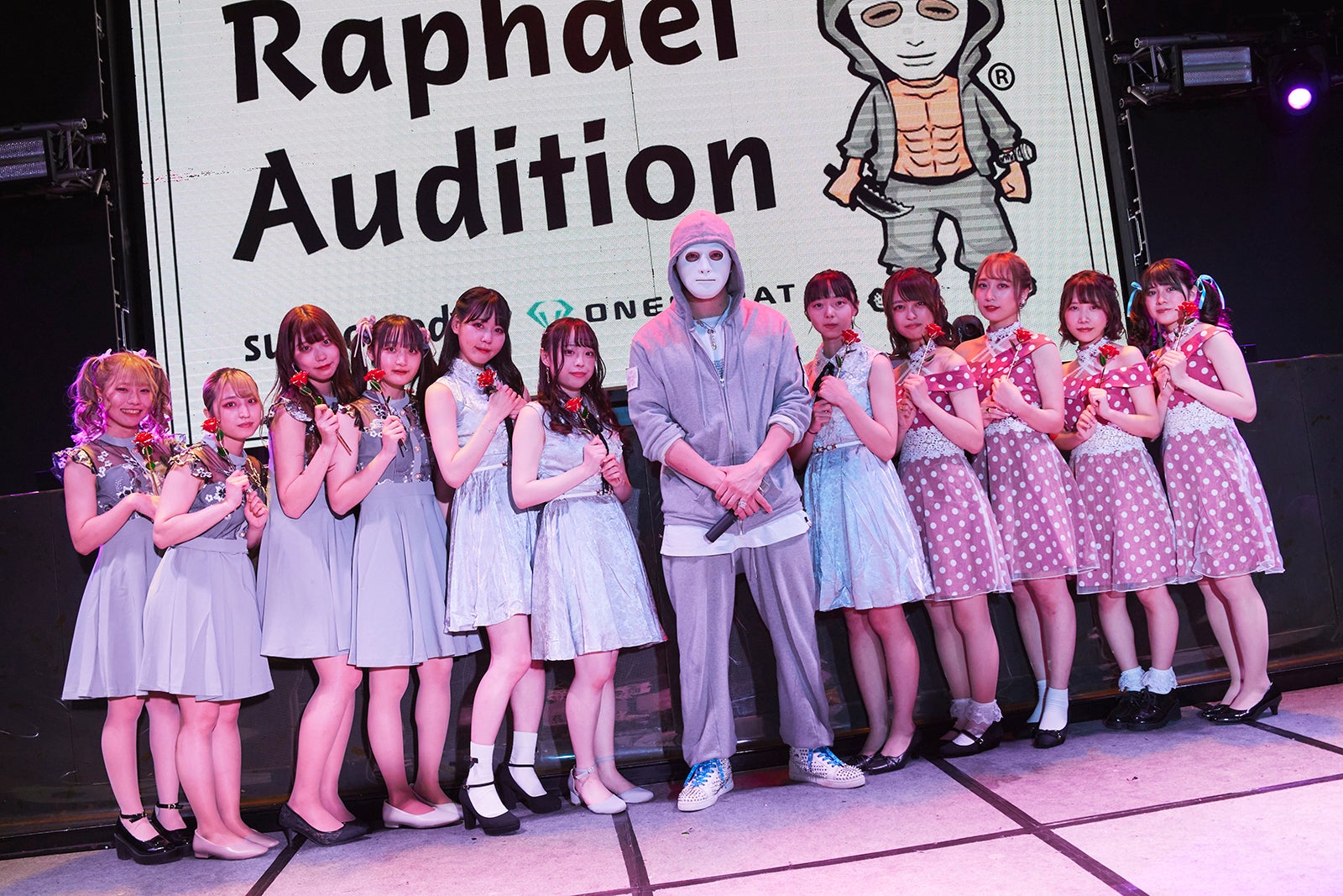 （中央）ラファエル「ラファエルプロデュースアイドル」最終審査より（提供写真）