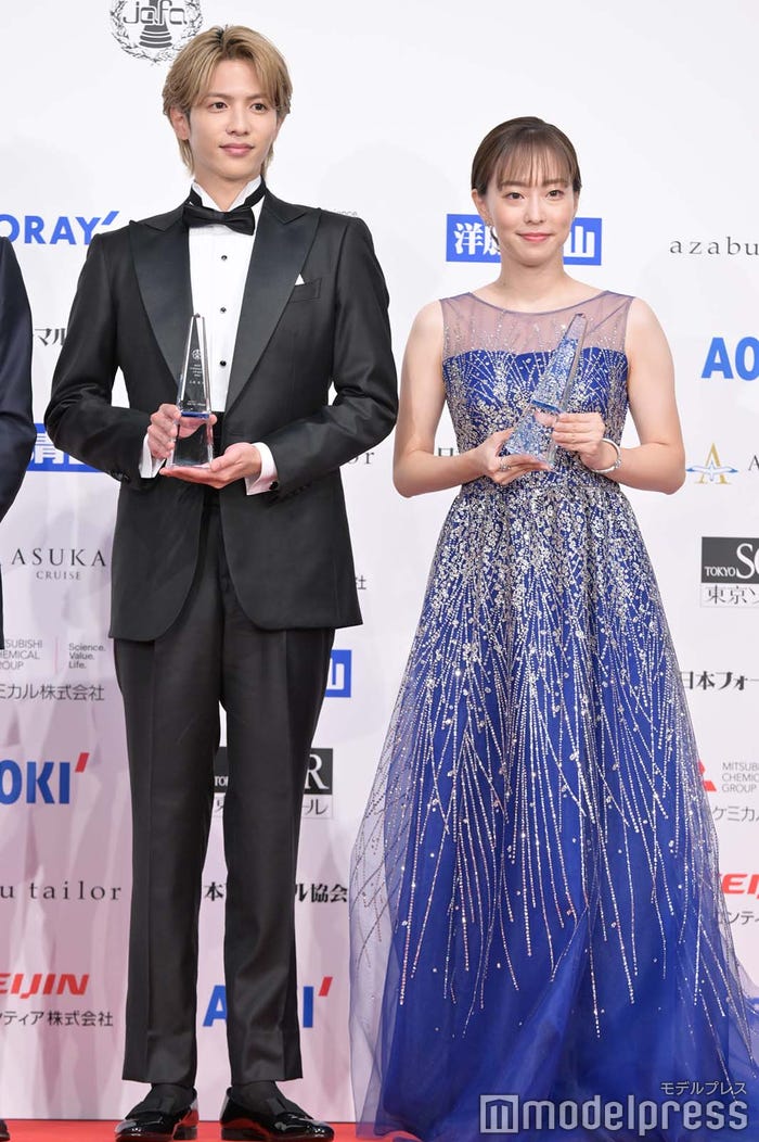 志尊淳、石川佳純(C)モデルプレス