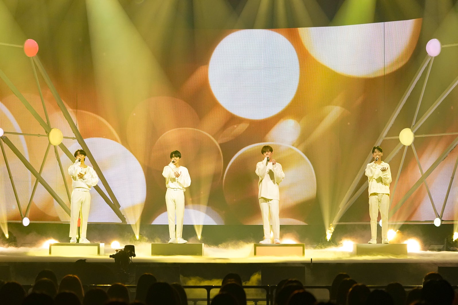 太田駿静、藤牧京介、仲村冬馬、飯沼アントニー「花束の代わりにメロディーを」チーム「PRODUCE 101 JAPAN SEASON2」（提供写真）