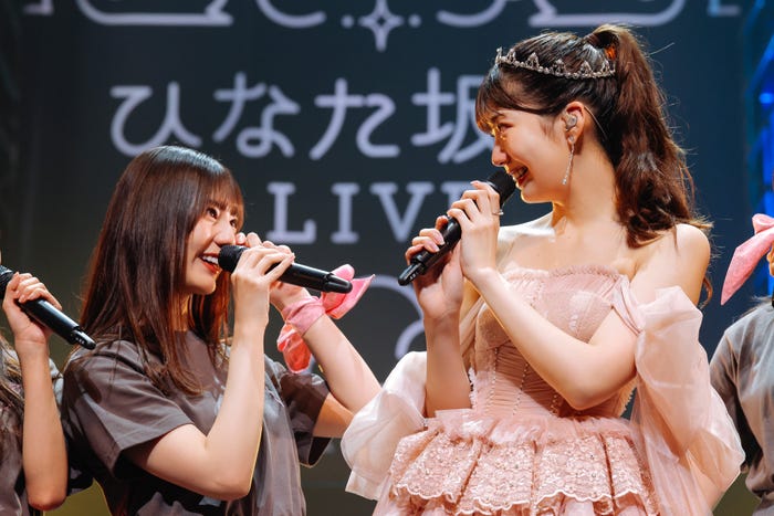 小坂菜緒、高本彩花「11th Single ひなた坂46 LIVE」撮影:上山陽介