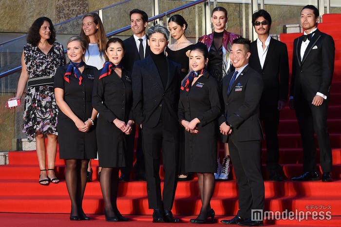 MIYAVI(中央)(C)モデルプレス